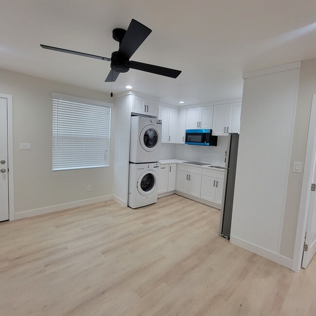 Building Photo - 11649 Sunglow St