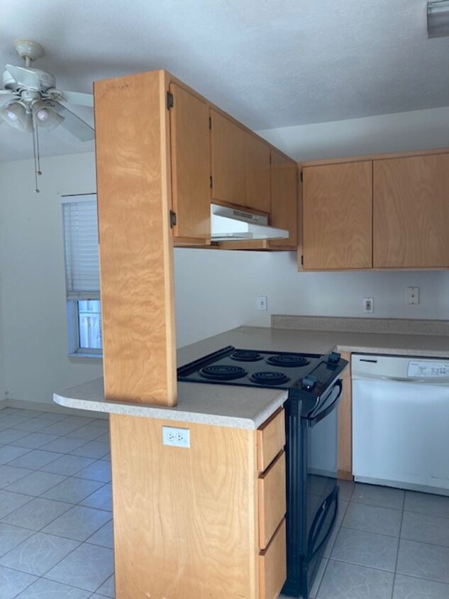 Foto principal - 2 bedroom 1 bath, only 3 blocks from the b...