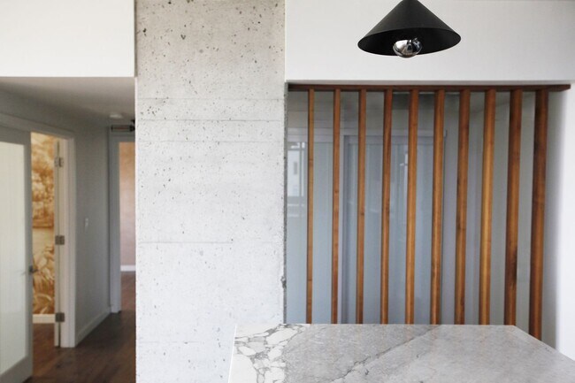 Foto del edificio - Rare MCM 2 bed/ 2 bath 11th Floor Corner Residence w/ Panoramic Views at the Top of Los Feliz Towers