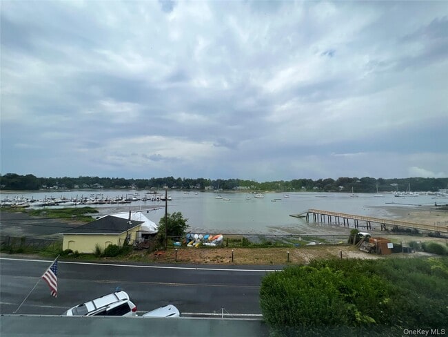 Building Photo - 293 W Shore Rd