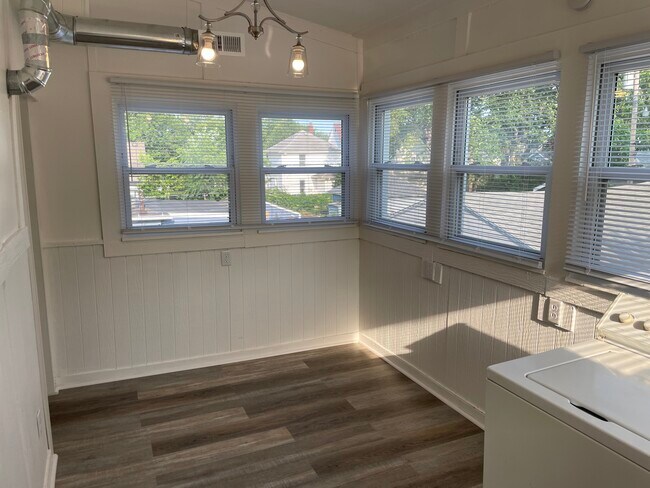Dining Room/Laundry Room - 511 E Lawrence St