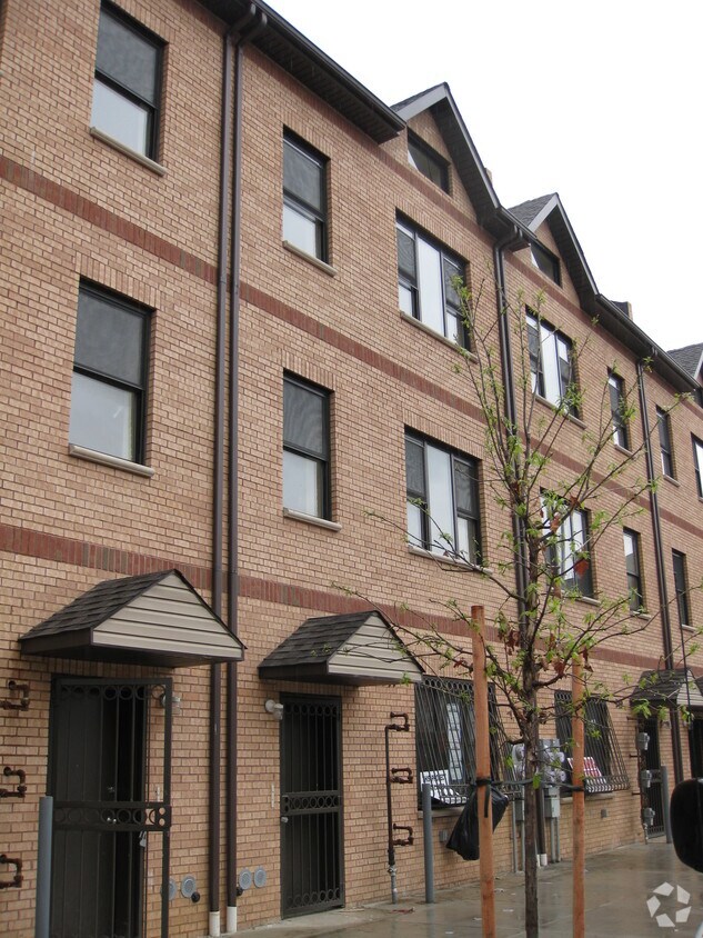 Building Photo - 247-251 Throop Ave