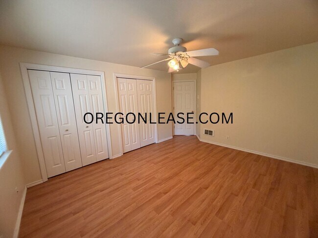 Foto del edificio - 2 Bedroom Duplex in North Eugene