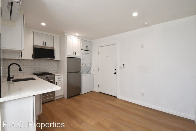 Building Photo - Studio, 1 bath Apartment - 15049 Burbank B...