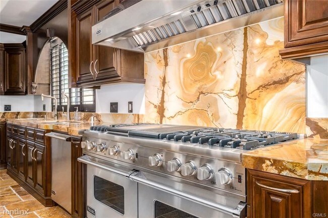 Foto del edificio - 5 br, 5 bath House - 20071 SW Cypress St