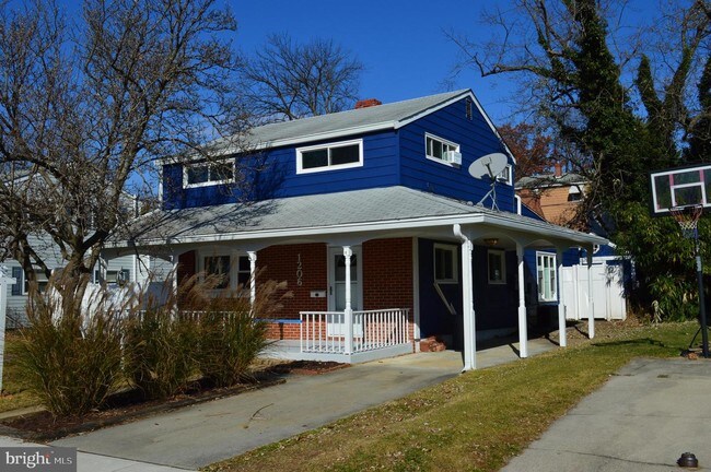 Building Photo - 1206 Locust Ave