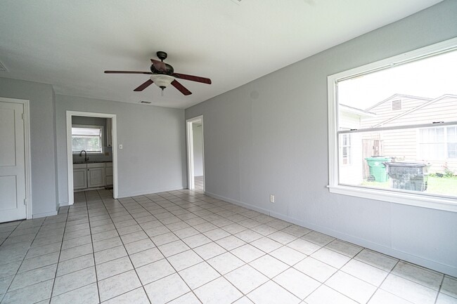 Building Photo - 6417 Rolla St