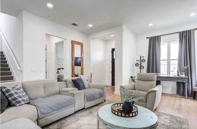 Foto del edificio - 12016 Savannah Ave