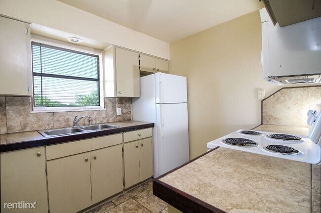 Foto del edificio - 1304 Mckie Dr