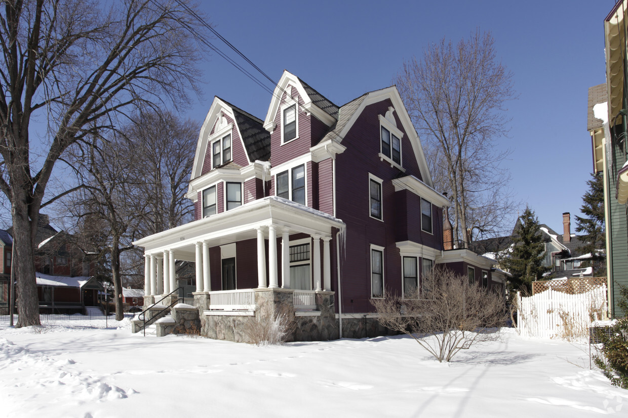 Building Photo - 936 Kalamazoo Ave