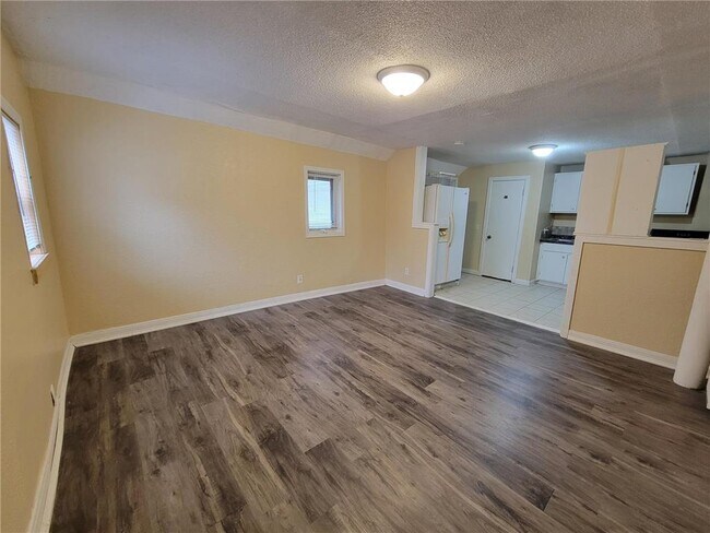 Foto del edificio - 8330 Cedar St