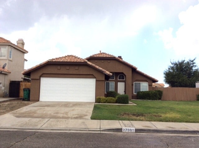 Building Photo - 37065 Pine Valley Ct