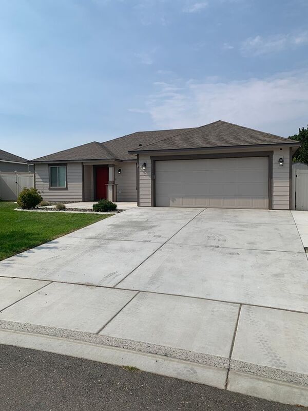 Building Photo - 1016 S Blueberry Pl