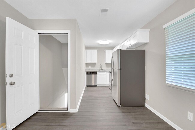 Building Photo - 2997 Tara Woods Dr