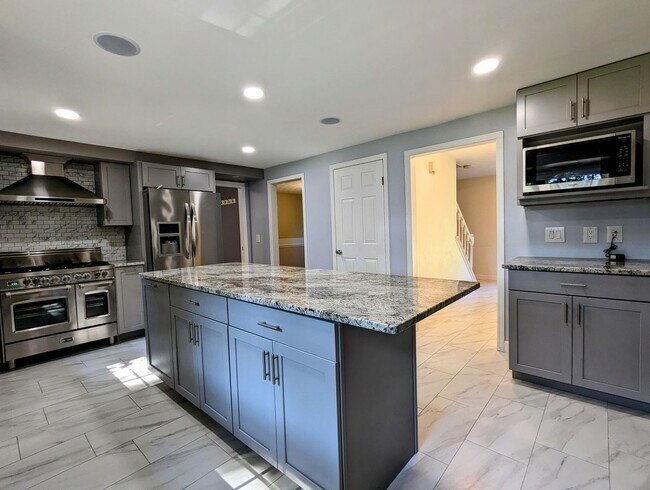 Building Photo - Center Hall Colonial for rent in Hudson!