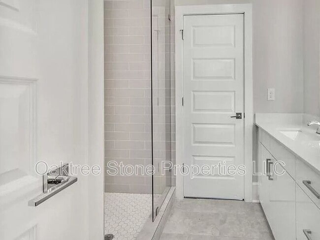 Building Photo - 456 Parkway Dr NE