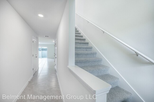 Building Photo - 3 br, 2.5 bath House - 8250 SW 67th Avenue