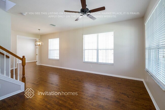 Foto del edificio - 5019 Bridgeway Ln