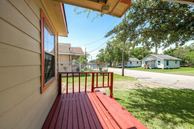 Building Photo - 2312 Carolina Ave