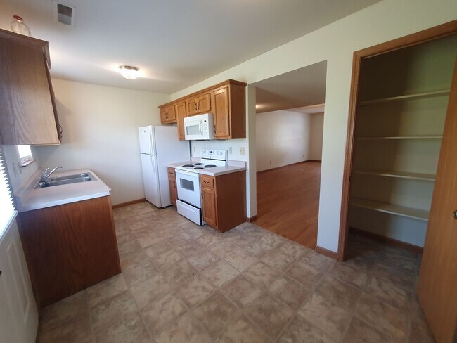 Building Photo - 20390 Skyview Dr