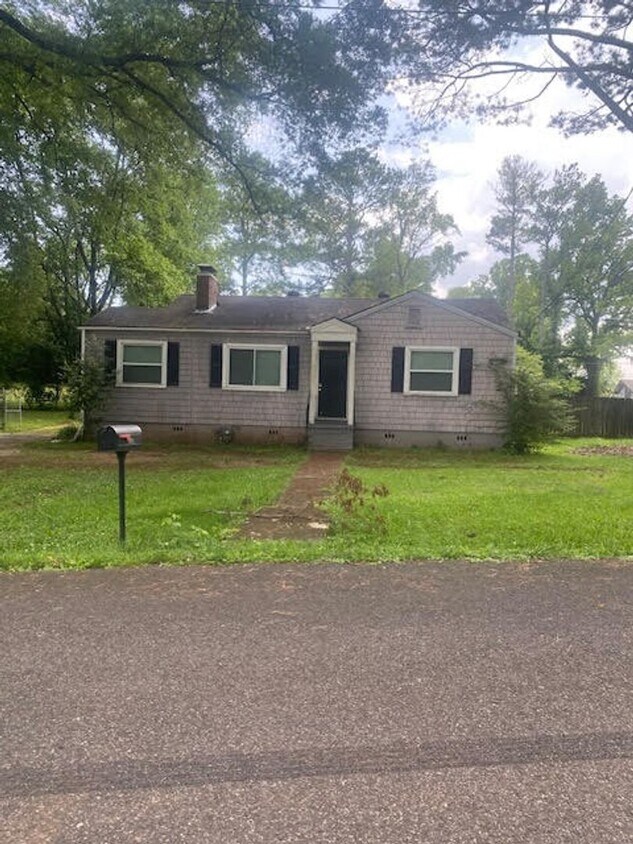 Primary Photo - 601 Camp Cir