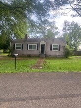 Building Photo - 601 Camp Cir