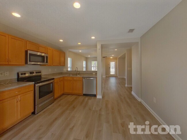Building Photo - 11626 Brian Lakes Dr N