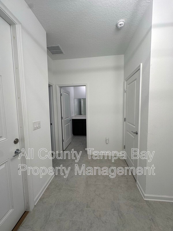 Building Photo - 220 Pershing St