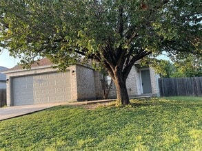 Building Photo - 2911 Donnell Dr