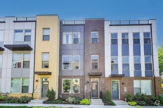 Building Photo - 5004 Oakmoore Dr