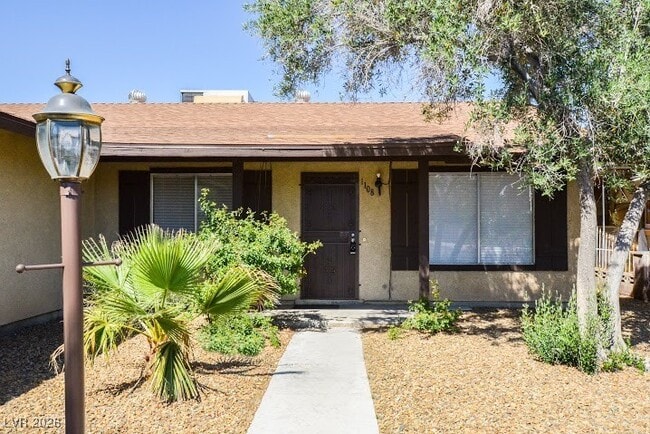 Building Photo - 1108 Meadbrook St