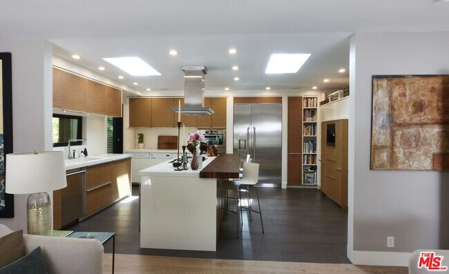 Foto del edificio - 650 Hightree Rd