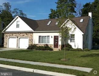 Building Photo - 10 Zelley Ave