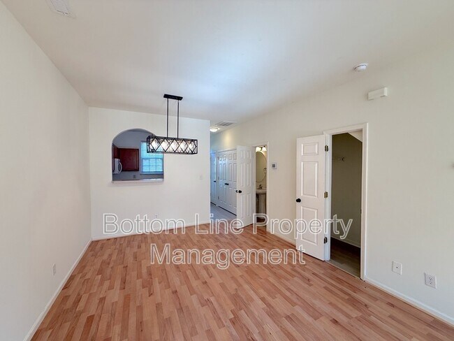 Foto del edificio - 5703 Erin Dr
