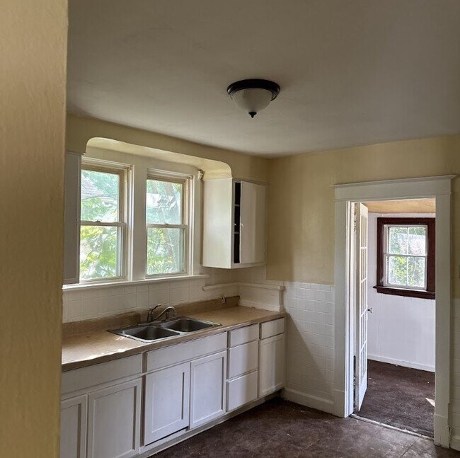 Building Photo - 5349 Janet Ave