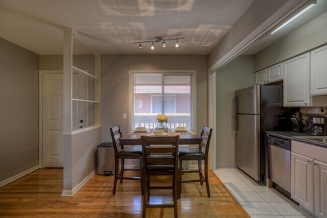 Foto del edificio - Cozy One-Bedroom at The Slips at Blackstone – Includes In-Unit Laundry! Limited-Time Special — $9...