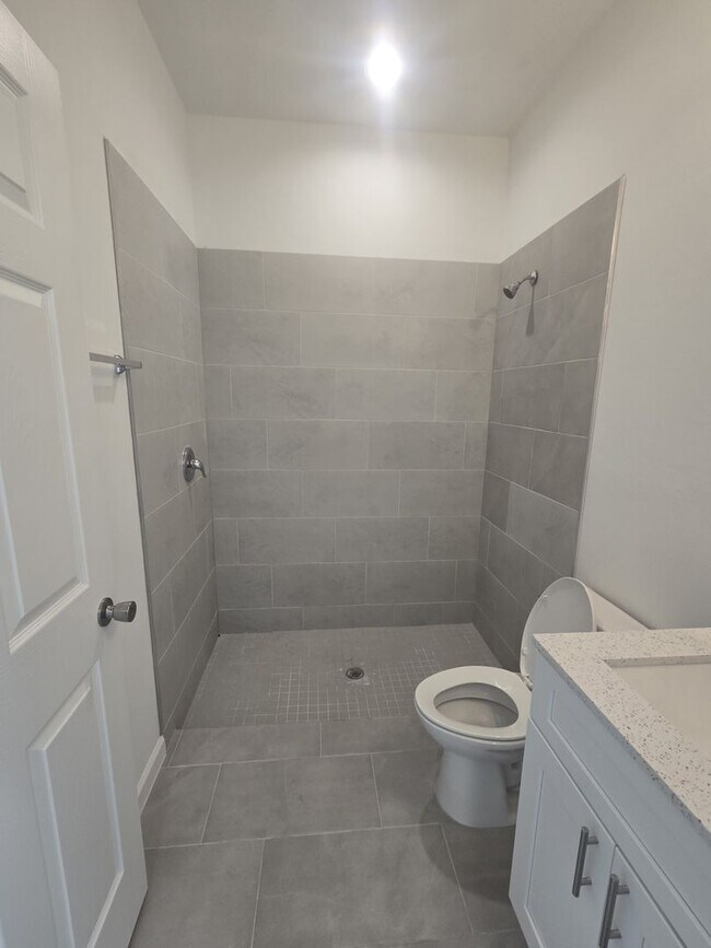 Foto del edificio - BRAND NEW-- TWO BEDROOM + TWO BATHROOMS- SOUTH LEHIGH ACRES