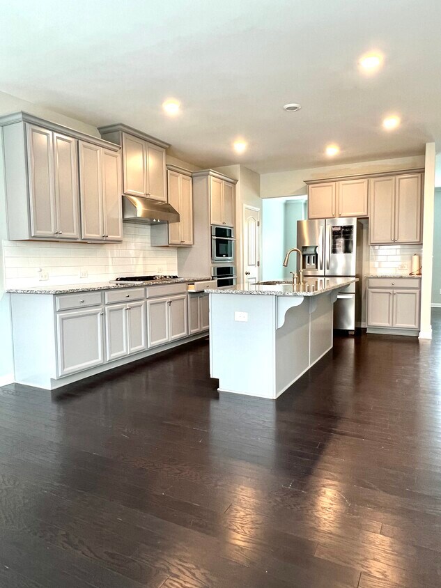 Primary Photo - 930 Sunset Park Dr