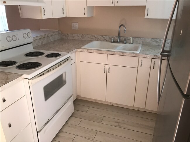 Building Photo - 2 bedroom in Jacksonville Beach FL 32250