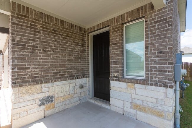 Building Photo - 2500 Roosevelt Rd