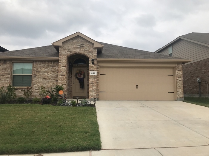 Foto principal - 4 Bedroom Close to Texas Stadium! Coming S...