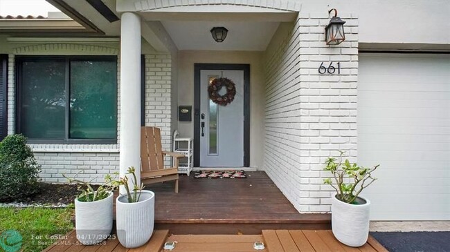 Foto del edificio - 661 S Fig Tree Ln