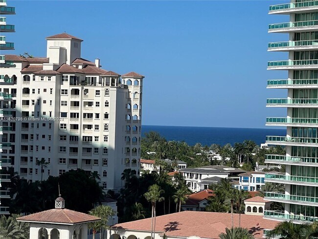 Building Photo - 19900 E Country Club Dr