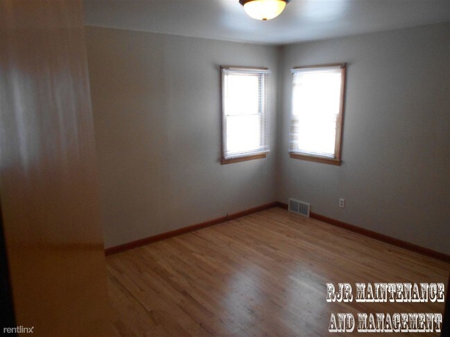 Building Photo - 811 N 14th St