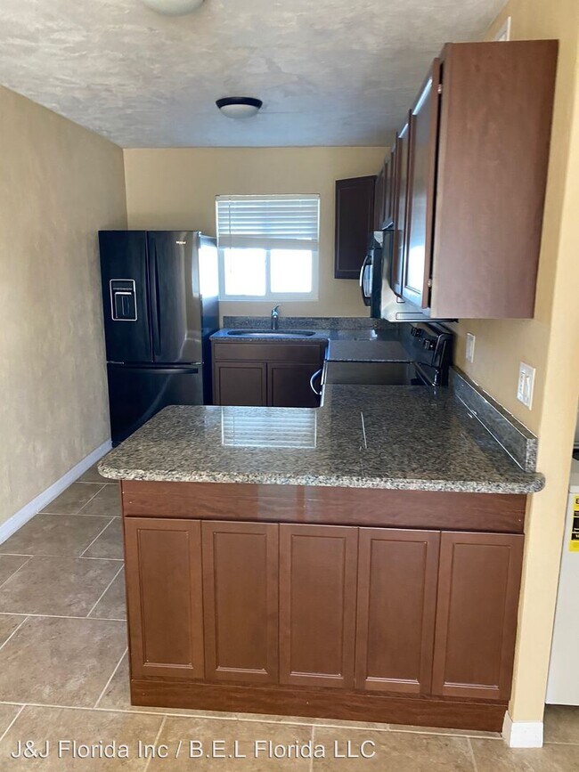 Foto del edificio - 2525 N Oleander Ave