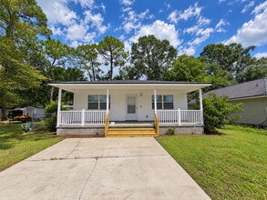 Building Photo - 1062 Collier Blvd