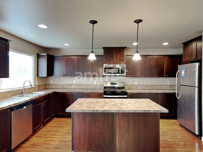 Building Photo - 468 Tulip Ave