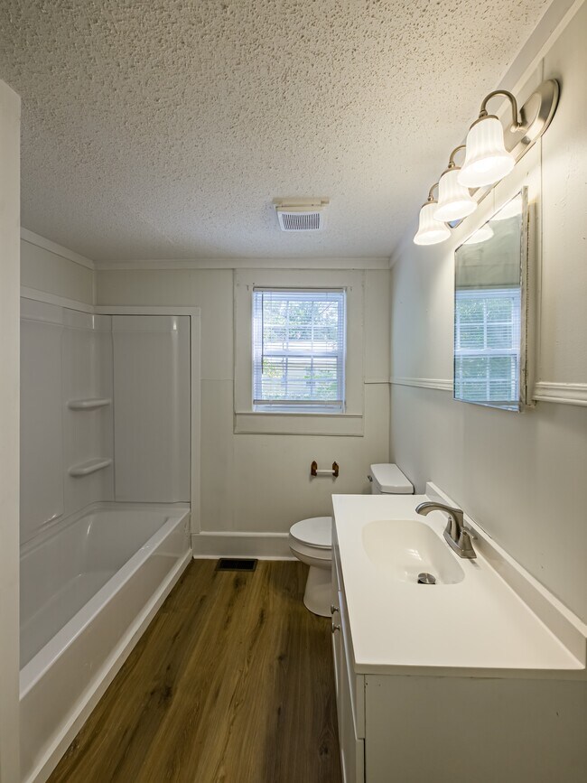 Foto del edificio - 1608 Central Ave