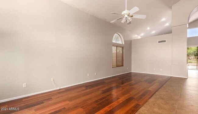 Foto del edificio - 2751 E San Tan St
