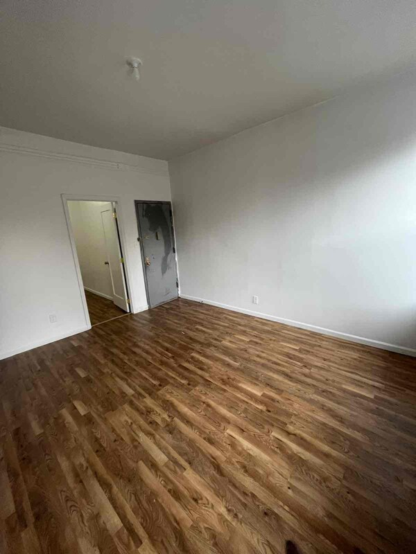 Building Photo - 423 Throop Ave